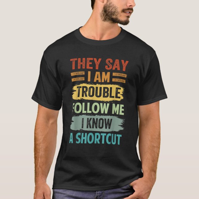 Camiseta Dizem Que Estou Com Problemas Siga-Me Eu Sei Um At (Frente)