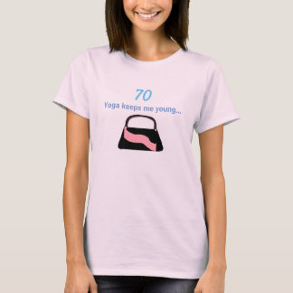 Camiseta Dizendo Yoga para 70º Aniversário