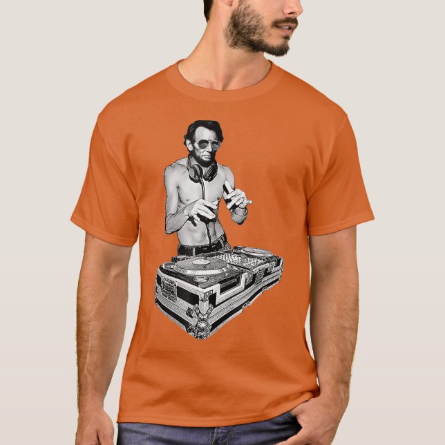 Camiseta DJ Abraham Lincoln por Basement Masterhead (Frente)