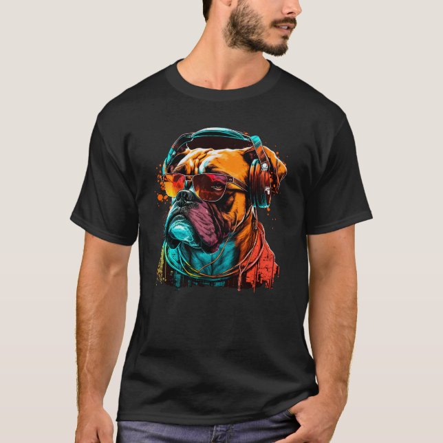 Camiseta Dj Buldogue Com Fones de ouvido E Óculos De Sol (Frente)