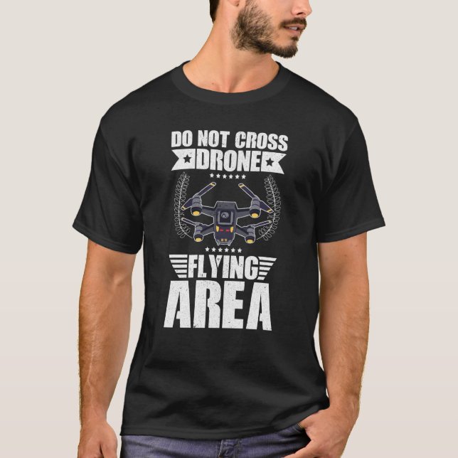 Camiseta Do Not Cross Drone Flying Area Drone Pilot Quadcop (Frente)