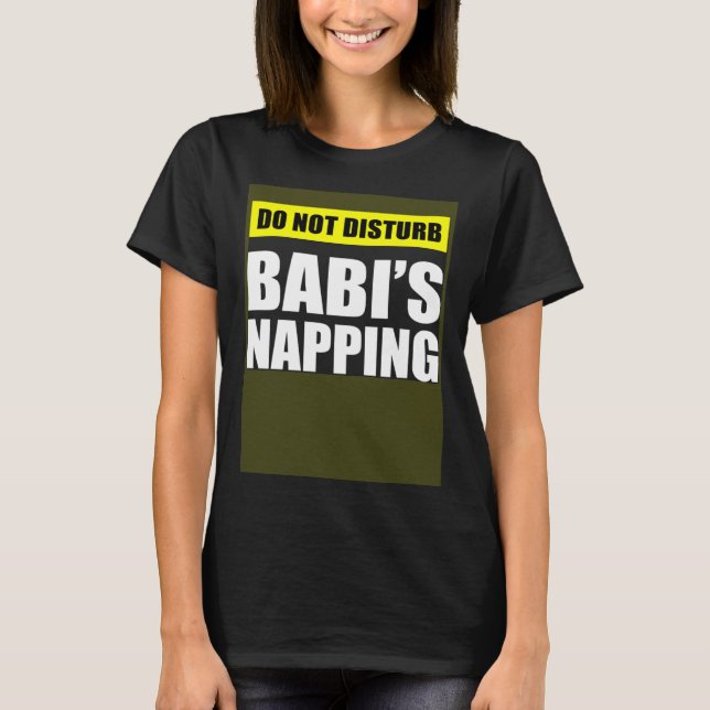 Camiseta Do Not Disturb Babi s Napping (Frente)