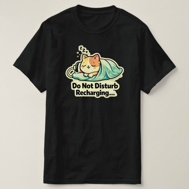 Camiseta Do Not Disturb Recharging Cute Sleeping Cat Design (Frente do Design)