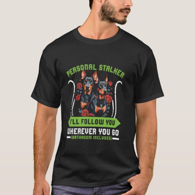 Camiseta Doberman Dog PERSONAL STALKER, EU VOU SEGUI-LO Dob (Frente)