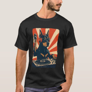 Camiseta Doberman Pinscher DJ Música House Retrô Amante de 