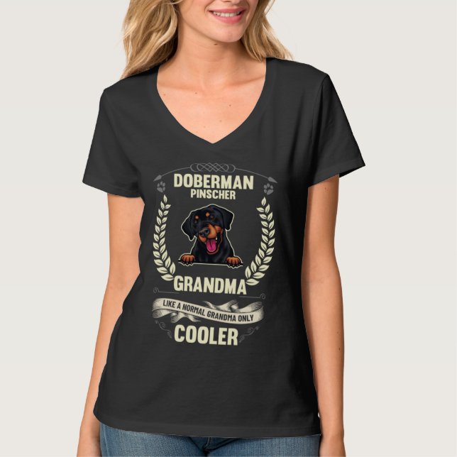 Camiseta Doberman Pinscher Grandma Like A Normal Grandma On (Frente)