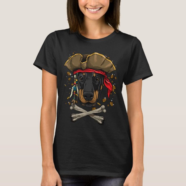 Camiseta Dobermann Pirate Dog Halloween Jolly Roger (Frente)