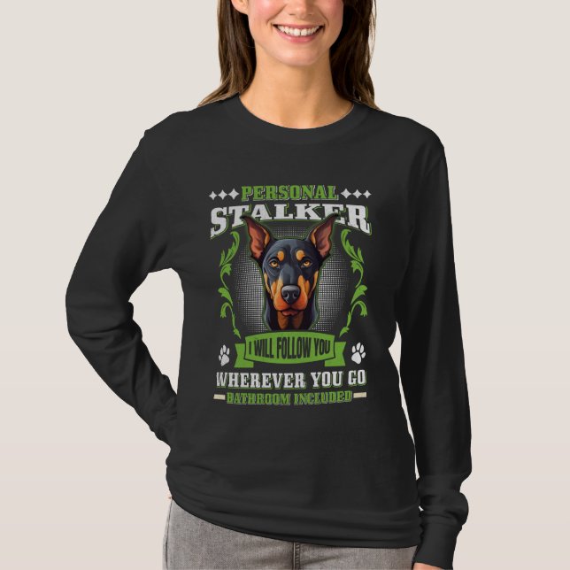 Camiseta Dobie Funny PERSONAL STALKER Doberman Proprietário (Frente)