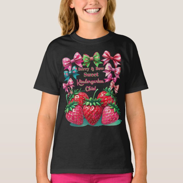 Camiseta Doce Jardim de Infância Chic com Laço e Fruta (Frente)