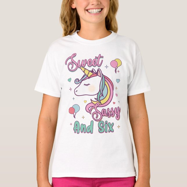 Camiseta Doce Sassy E Seis Unicórnios (Frente)