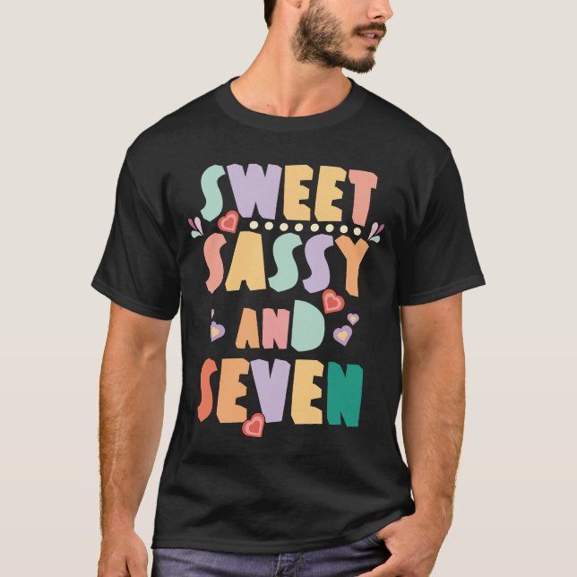 Camiseta Doce Sassy e Sete Meninas de 7 Anos (Frente)