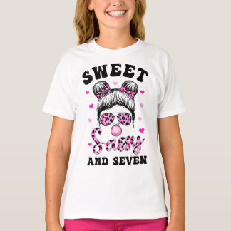 Camiseta Doce Sassy E Sete Óculos Solares Bronzeados