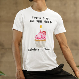 Camiseta Doce Sobriedade: Cupcake com Vela, Moeda de Recupe