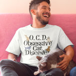 Camiseta Doença Obsessiva de Gatos<br><div class="desc">Eu adoro os meus gatos. Eu tenho TOC,  Transtorno Obsessivo de Gatos. Um gatinho engraçado que faria um presente de gatinho excelente para alguém que gosta de gatinhos fofos. As diferentes raças de gatos estão rastejando nas letras desta camiseta gata fofa.</div>