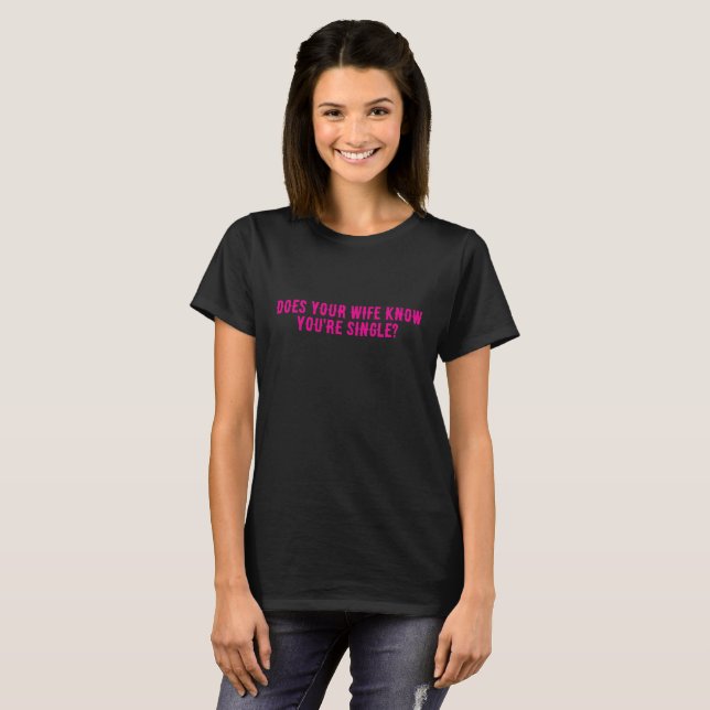 Camiseta Does Your Wife Know You're Single  (Frente Completa)