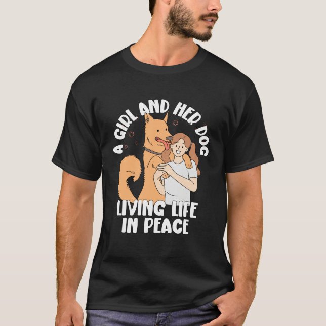 Camiseta Dog  A Girl And Her Dog Living Life In Peace (Frente)