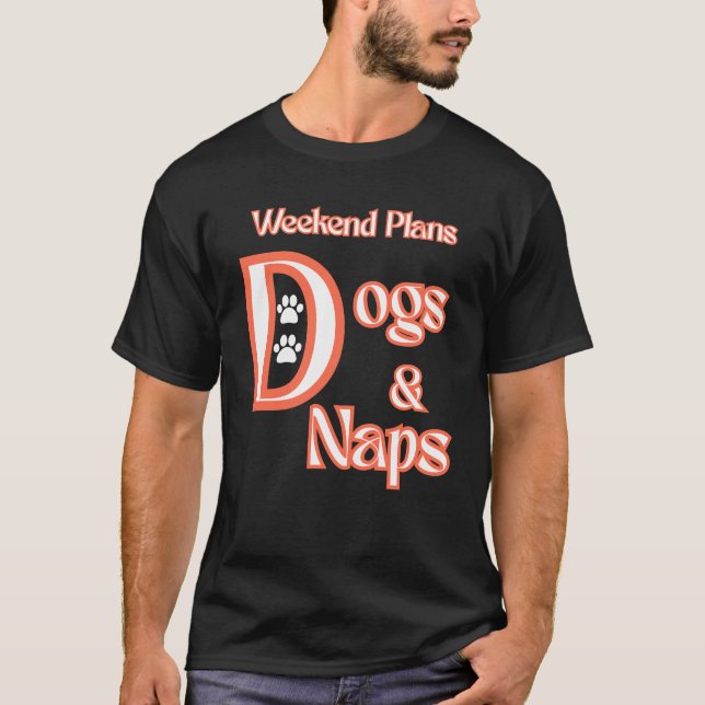 CAMISETA DOG LOVERS WEEKEND PLANS DOGS & NAPS PETS DOGS (Frente)