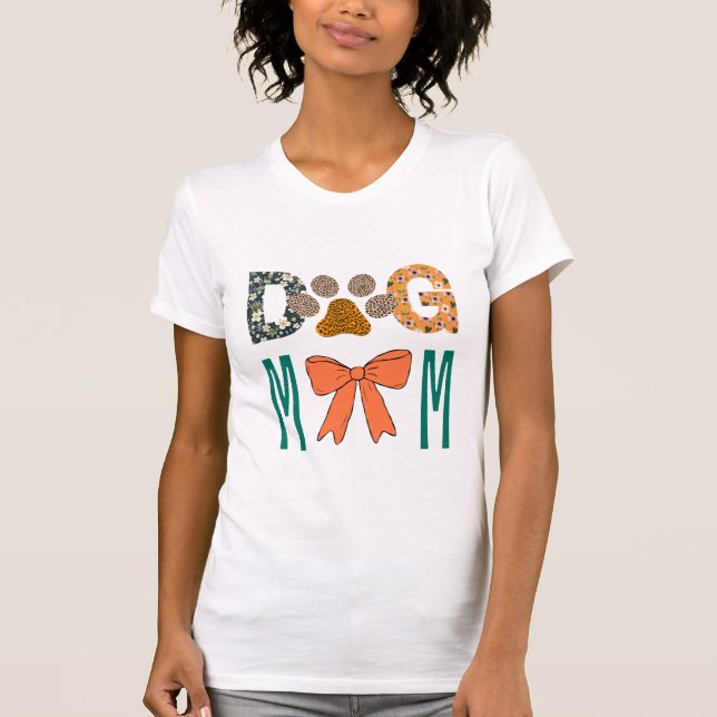 Camiseta Dog Mom Leopard Paw Print/ Cute Dog Lover Apparel  (Frente)