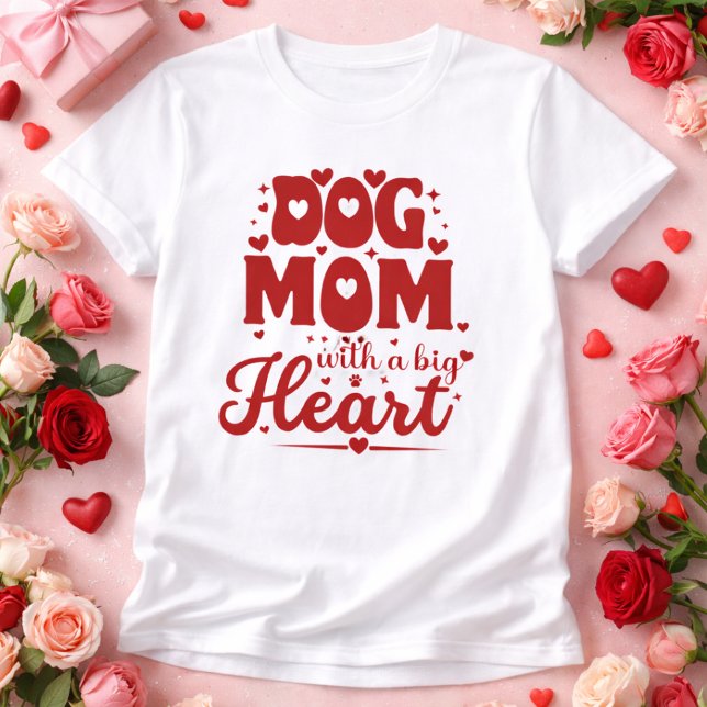 Camiseta Dog Mom Love Aesthetic Design for Pet Lovers (Cute Dog Mom design with hearts, perfect Valentine gift for proud dog lovers )
