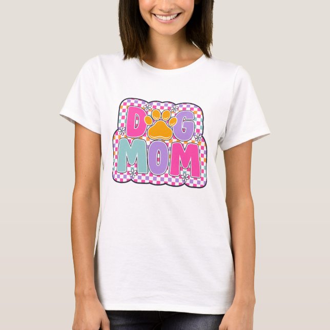 Camiseta Dog Mom Retro T-Shirt • Pink Checkerboard PawPrint (Frente)