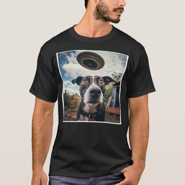 Camiseta Dog Selfie with UFOs Alien Extraterrestrial UFO Be (Frente)