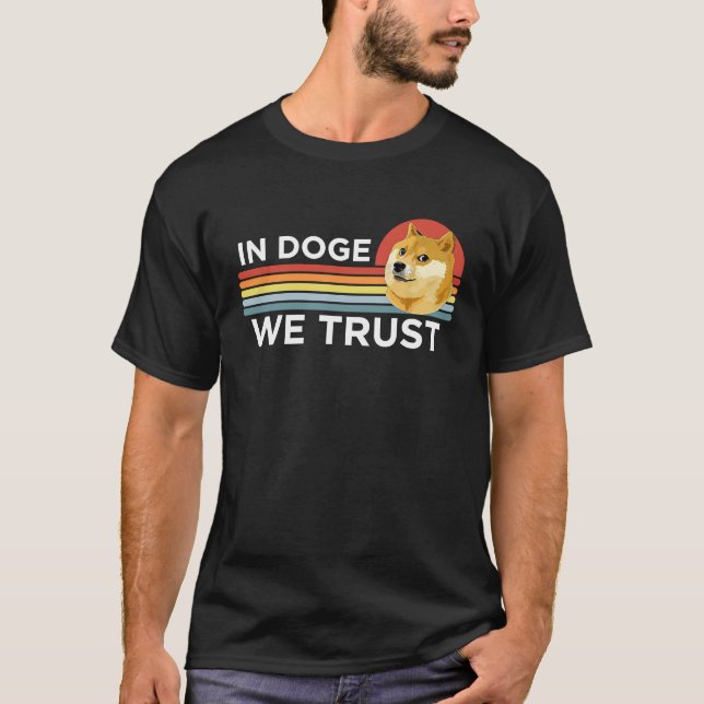 Camiseta Dogecoin  In Doge We Trust Crypto Coin Dog Meme (Frente)