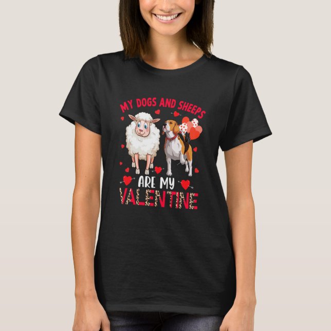 Camiseta Dogs And Sheeps Are My Valentine Beagle With Sheep (Frente)