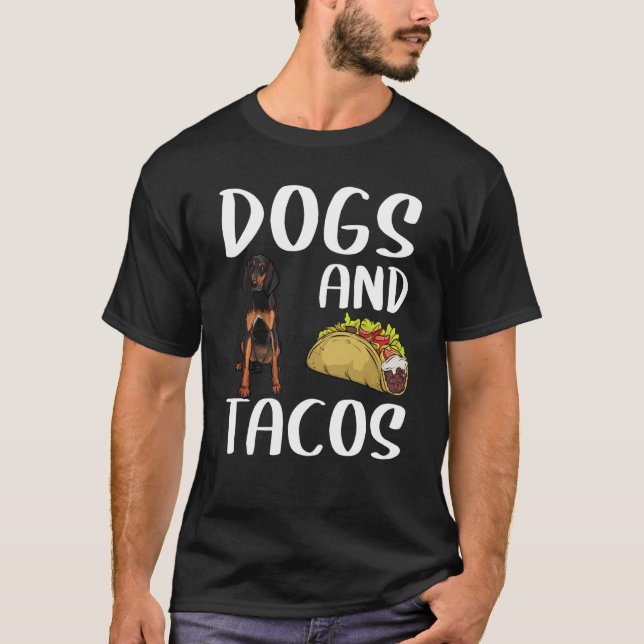 Camiseta Dogs And Tacos Black and Tan Coonhound Mexican Foo (Frente)