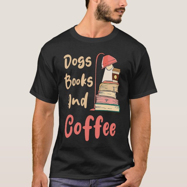Camiseta Dogs Books And Coffee  Coffee Drinker Book Nerds (Frente)