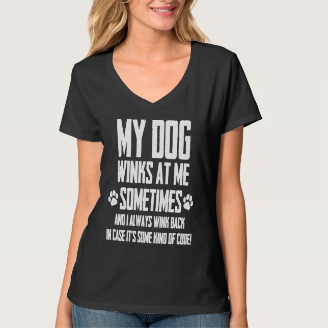 Camiseta Dogs Saying My Dog Winks At Me Sometimes  1 (Frente)