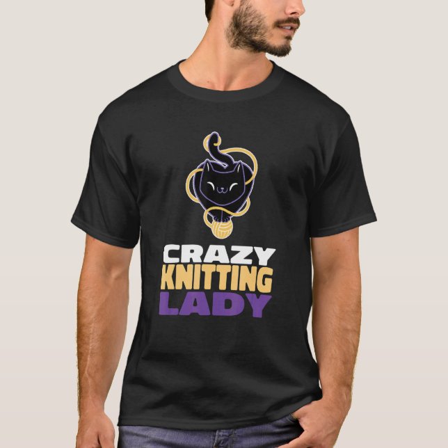 Camiseta Doida Senhora Tricotando Gato (Frente)