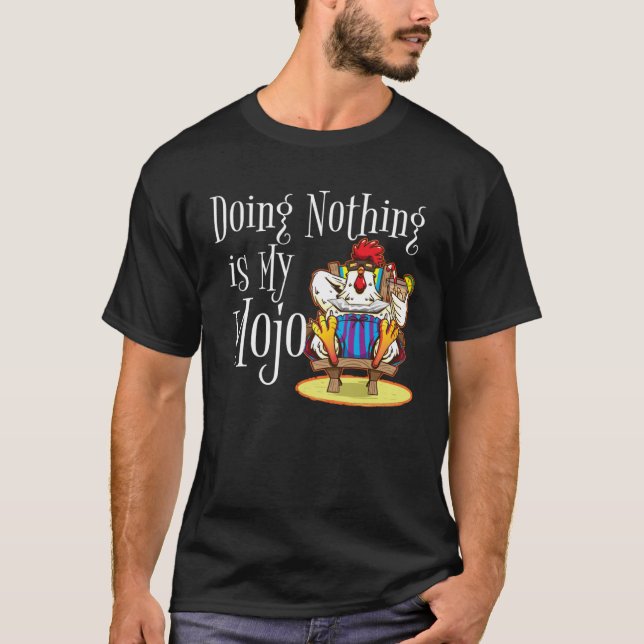 Camiseta Doing Nothing Is My Mojo Rooster Chicken On Beach  (Frente)
