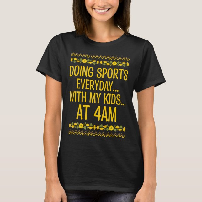 Camiseta Doing Sports with Kids  Mom of Boys Humor Mom and  (Frente)