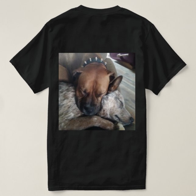 Camiseta Dois Cães Se Aconchegando Pacificamente (Verso do Design)