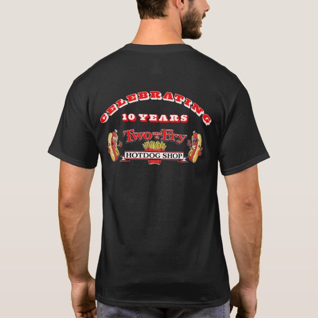 Camiseta Dois e um Compro Fry Hotdog Celebrando 10 Anos (Verso)