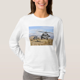 Camiseta Dois helicópteros HH-60 Pavehawk a preparar-se par
