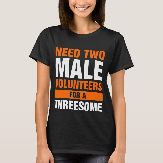 Camiseta Dois Homens Para Uma Mulher Solteiro Triste Humor  (Frente)