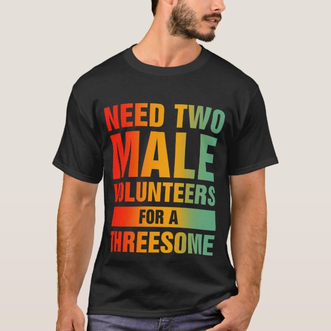 Camiseta Dois Homens Para Uma Mulher Solteiro Triste Humor  (Frente)