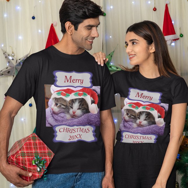 Camiseta Dois Kittens Santa Hats Feliz Natal 20XX Unisex (Two Kittens Santa Hats Merry Christmas 20XX Unisex T-Shirt)