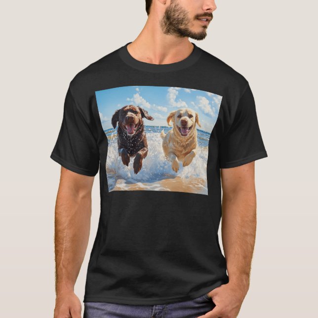 Camiseta Dois Labrador Retrievers na Praia (Frente)