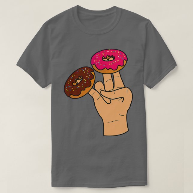 Camiseta Dois Na Rosa No Chocante Engraçado (Frente do Design)