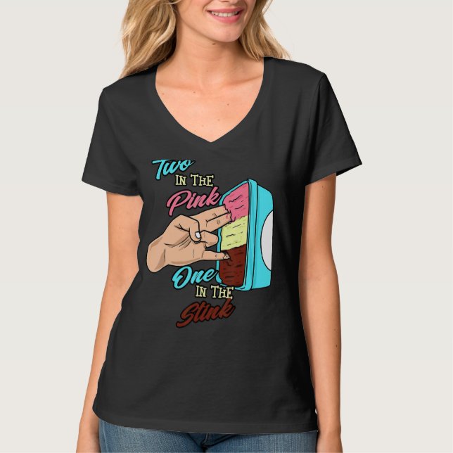 Camiseta Dois No Rosa, No Fedor (Frente)