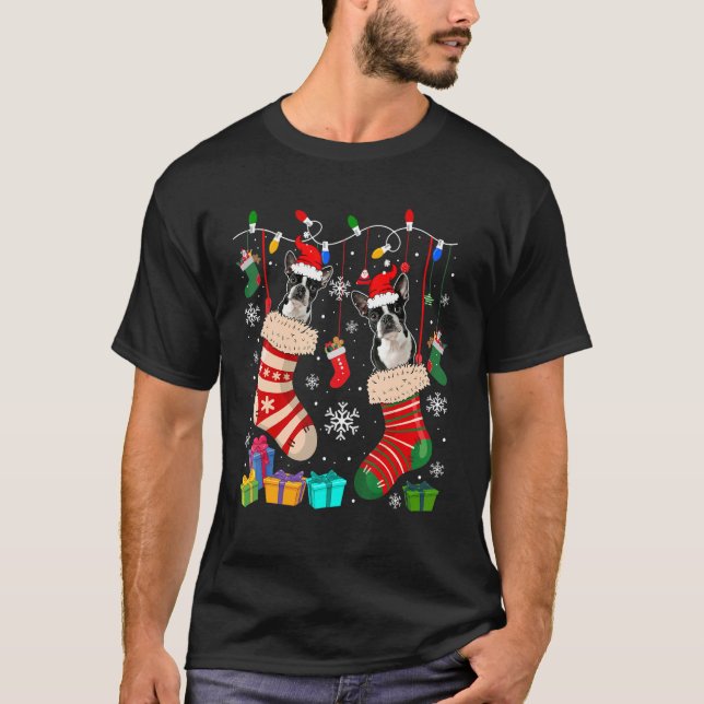 Camiseta Dois Papais noeis - Boston Terrier Dogs Nas Meias  (Frente)