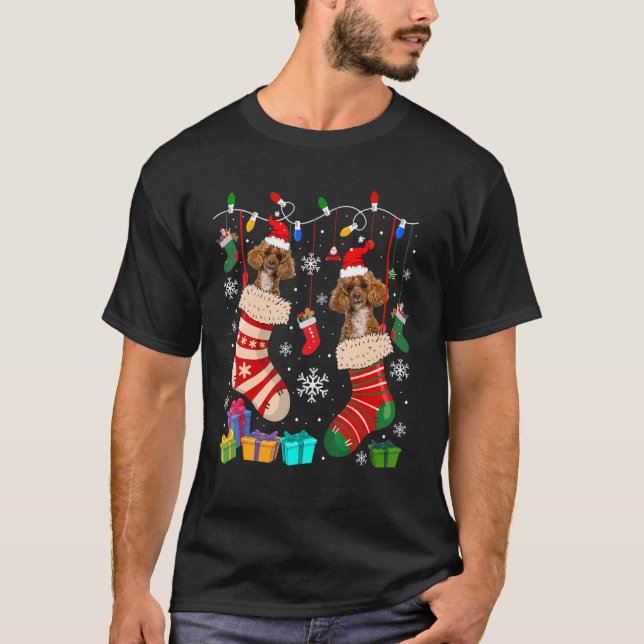 Camiseta Dois Papais noeis Cães De Poodle Na Meias De Natal (Frente)