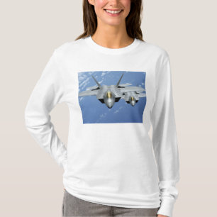 Camiseta Dois raptores F-22 voam sobre o Oceano Pacífico 2