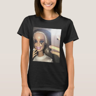 Camiseta Doll Humor Escura Fumando Selfie Parody
