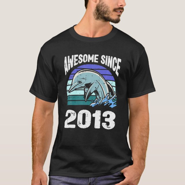 Camiseta Dolphin Awesome Since 2013 9Th Birthday 9 Years Ol (Frente)