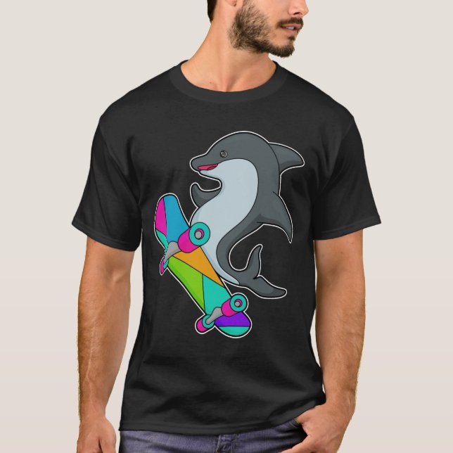 Camiseta Dolpin como Skater com skate (Frente)