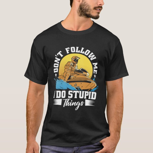 Camiseta Don t Follow Me I Do Stupid Things Jet Skiing Cost (Frente)