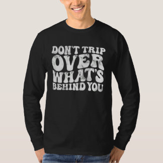 Camiseta Don t Trip Over What s Behind You Manifesting Chan
